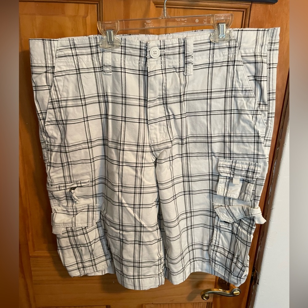 Faded glory men’s khaki shorts. 36